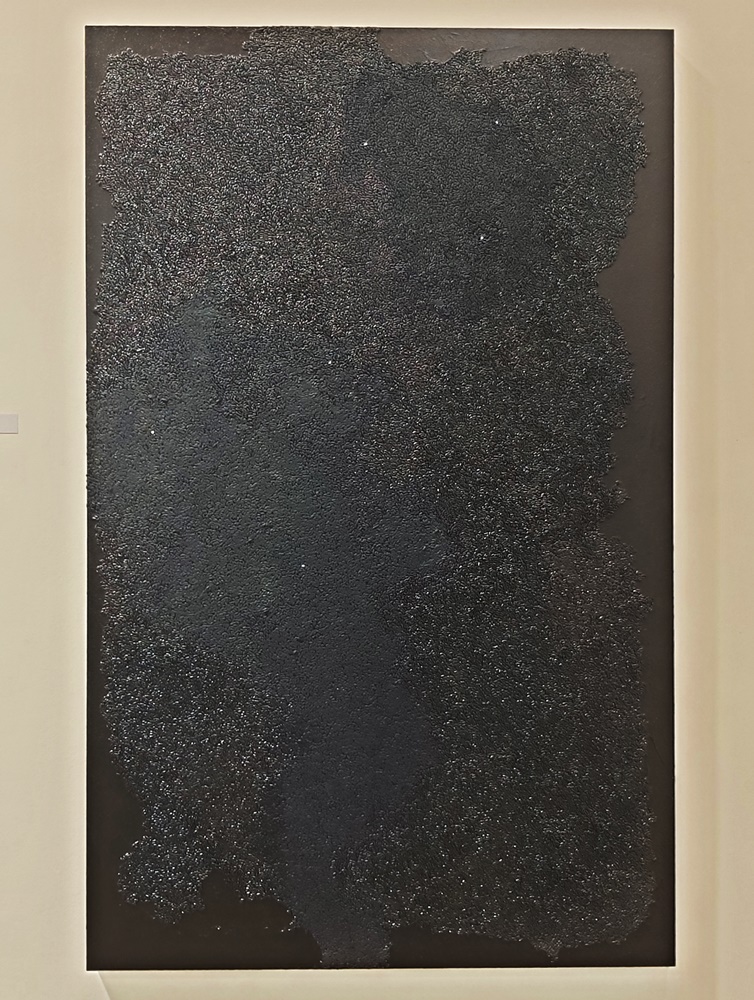 정영창,검은碑,패널에쌀,유화물감,120x75cm.jpg