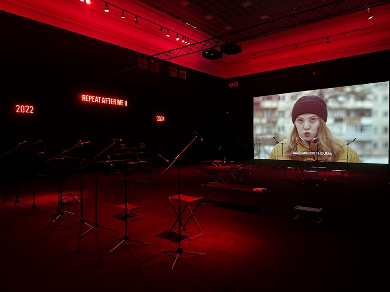 오픈 그룹, Repeat after Me Ⅱ, 2022-2024, 2채널 비디오 설치, 가라오케, 57분 31초, ⓒ Open Group Yuriy Biley, Pavlo Kovach, Anton Varga.jpg