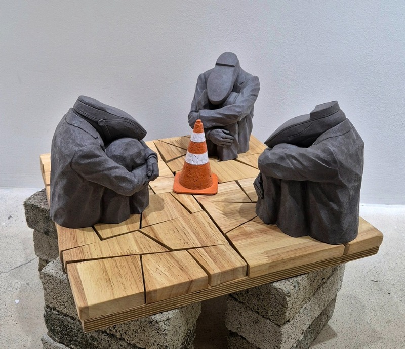 모닥부류_15x18x20cm(3연작)_frp mixed media_2025.jpg