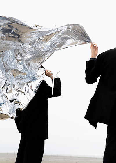 강수지,이하영,민주주의덕질하기,2025,혼합매체,디지털프린트,단채널영상,아시아 신진작가전,ACC5관.jpg