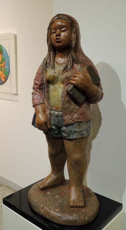 박광구 <소녀의 도도함>, 2015, 시멘트, 자갈, 34x28x77cm
