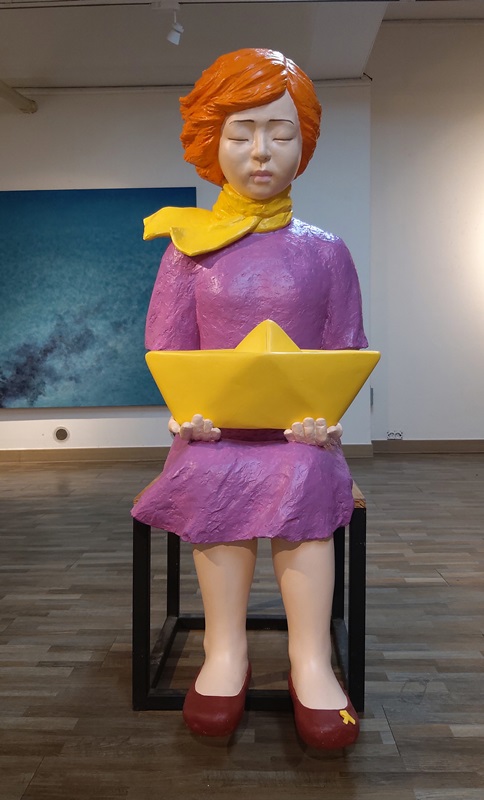 최재덕 <세월호 기억 소녀상>, 2021, 합성수지에 채색, 50x65x130cm