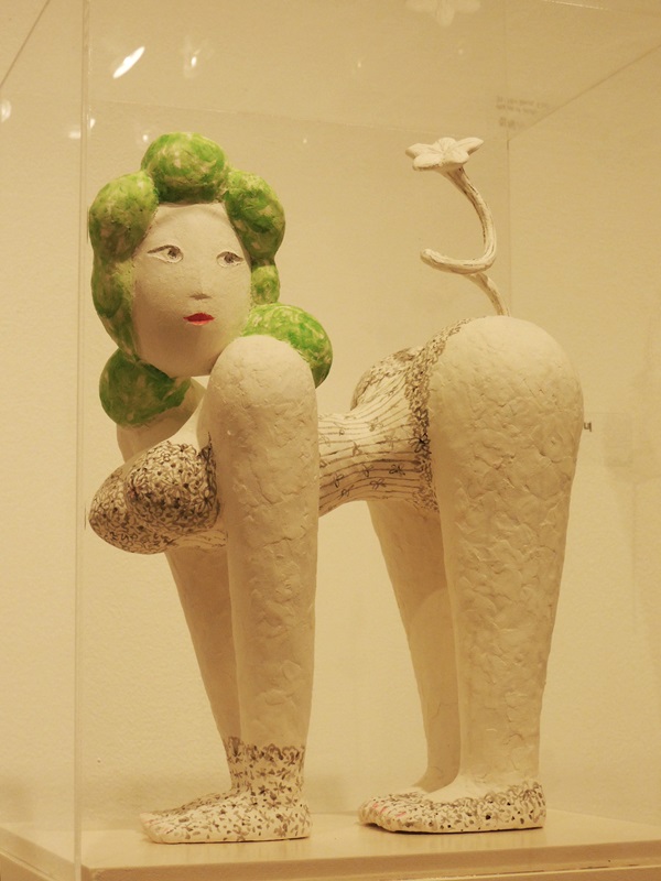 문옥자 <점례의 초상-애완녀>, 2013, 지점토에 채색, 31x18x39cm