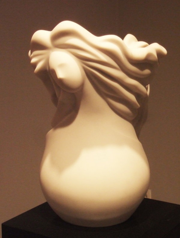 조은경 &lt;항아리 여인&gt;, 2012, 대리석, 34x25x38cm