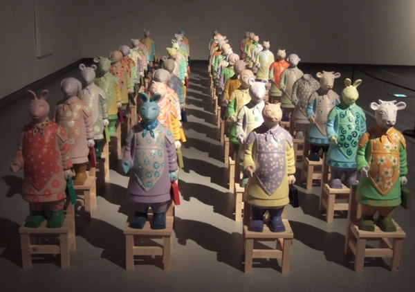 조대원 &lt;비지니스&gt;, 2009, 각 70cm. FRP에 채색