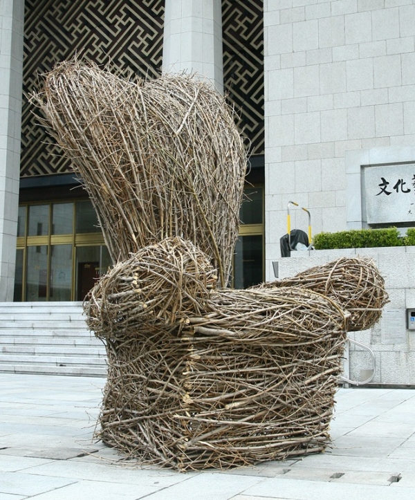 이성웅 &lt;休 1&gt;, 2007, 나무가지, 철, 가변설치