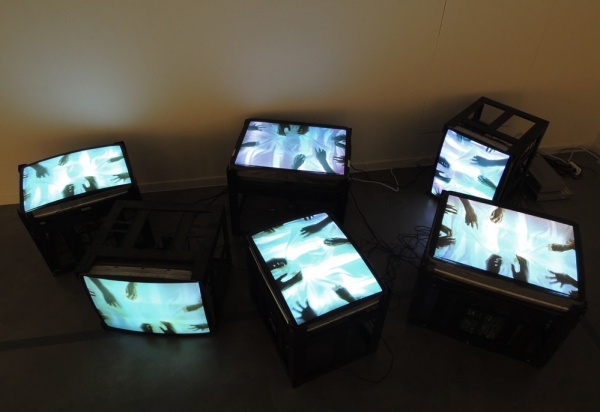 김명우 &lt;Scan and Scroll, Flow and Floor&gt;, 2015, 인피니티모니터영상