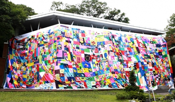 김신윤주 &lt;ONE HEART 1&gt;, 2013~2020, 천 바느질, 30x12m
